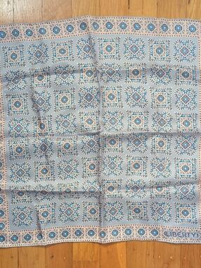 liberty Silk Blue and Cream Geometric Pattern Pocket Square